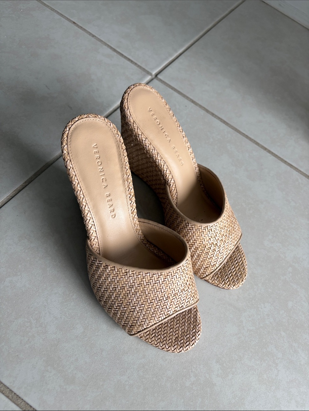 Veronica Beard Dali  Wedge Sandals size 8.5